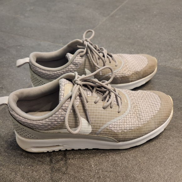 Nike Air Max Thea, Size 8 - Picture 7 of 9